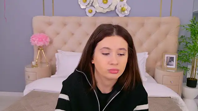 milaleoneli online show from February 2025 12:39:01 PM