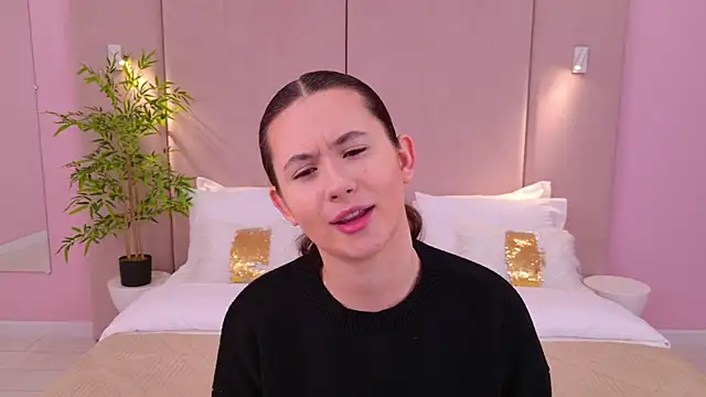 milaleoneli online show from February 2025 12:36:01 PM