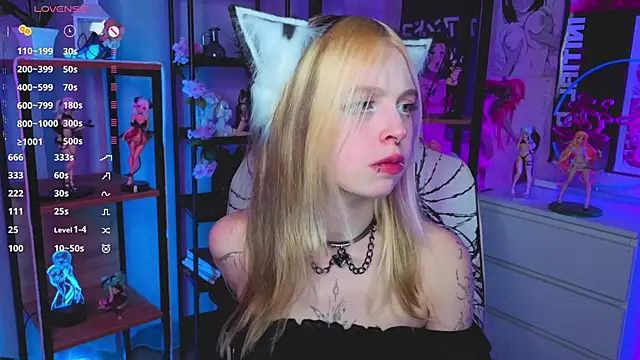 HildaEvatt online show from October 2025 05:04:02 PM