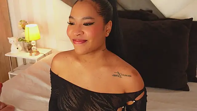 IzzyyBeelmonth online show from December 2024 10:02:02 PM