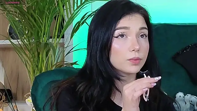 AveryWillow online show from November 2025 07:55:02 AM