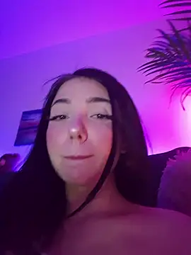 Snapshot of AveryWillow chatting on February 2026 03:15:02 AM AveryWillow online show from February 2026 03:15:02 AM