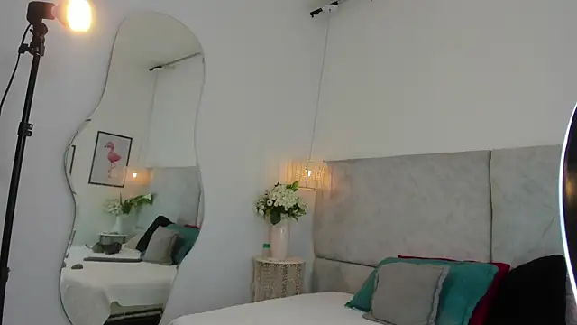 naomiii   online show from November 2025 11:40:02 AM