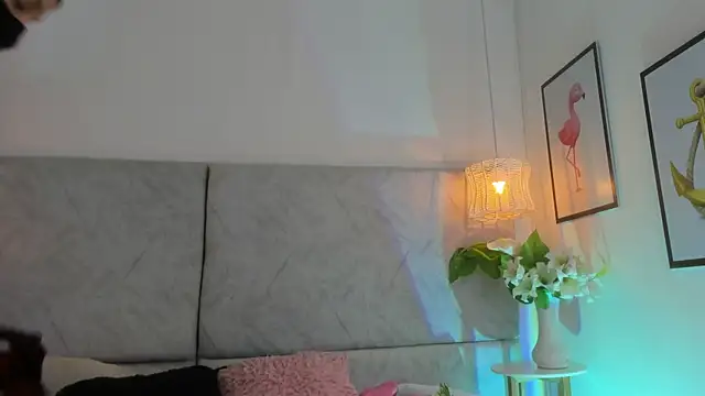 naomiii   online show from February 2026 11:52:01 AM