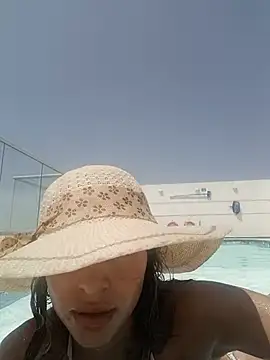Karolgood3 online show from June 2026 04:01:02 PM