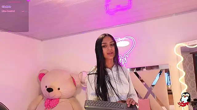 Jazmin tay online show from November 2025 11:42:01 AM