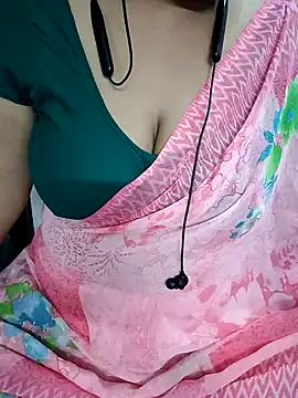 Snapshot of Yours_Radika chatting on December 2024 04:43:01 PM Yours Radika online show from December 2024 04:43:01 PM