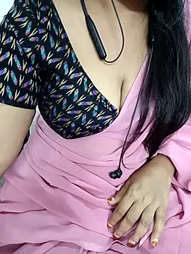 Snapshot of Yours_Radika chatting on December 2024 07:32:02 PM Yours Radika online show from December 2024 07:32:02 PM