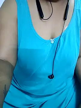 Snapshot of Yours_Radika chatting on January 2025 10:35:01 PM Yours Radika online show from January 2025 10:35:01 PM