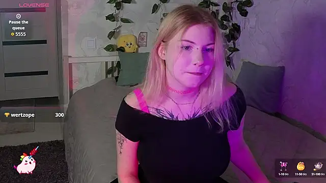 HellenHornny online show from October 2025 11:07:01 AM