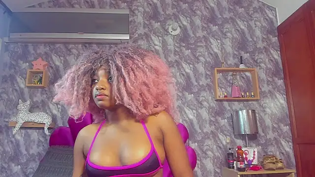 EMMAPARISS online show from November 2025 01:37:02 PM