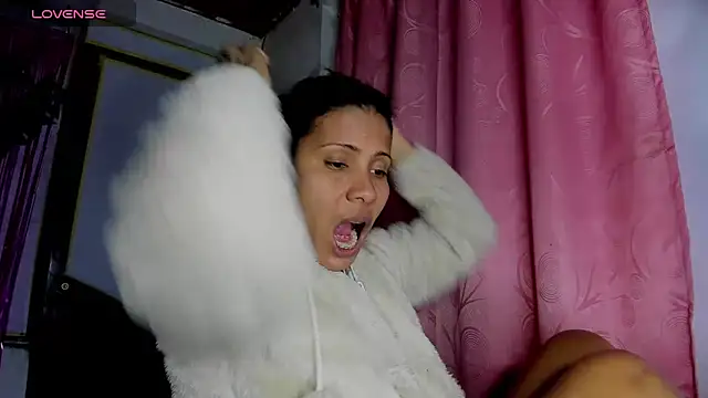 Snapshot of Nenita_Hot_ chatting on September 2025 03:21:01 AM Nenita Hot online show from September 2025 03:21:01 AM