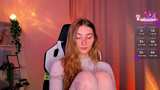 Snapshot of lady_curls chatting on June 2026 10:04:01 PM lady curls online show from June 2026 10:04:01 PM
