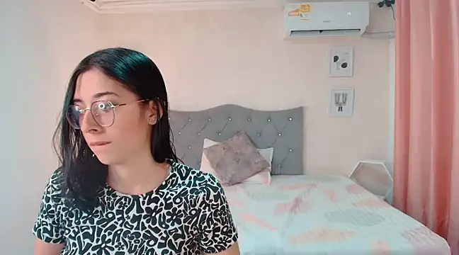 Snapshot of brooklove_doll chatting on March 2025 08:27:02 PM brooklove doll online show from March 2025 08:27:02 PM