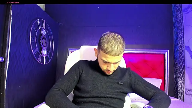 MaximusDick1  online show from December 2024 12:27:02 PM