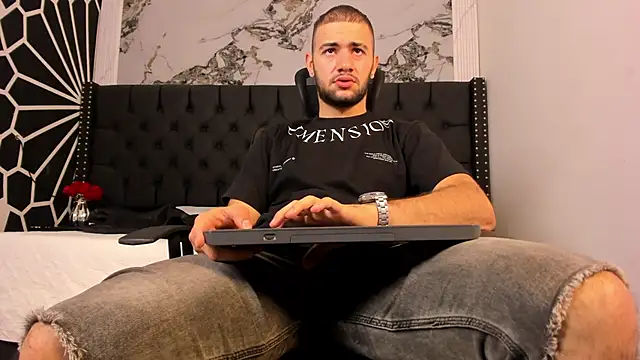 MaximusDick1  online show from May 2026 11:39:02 AM