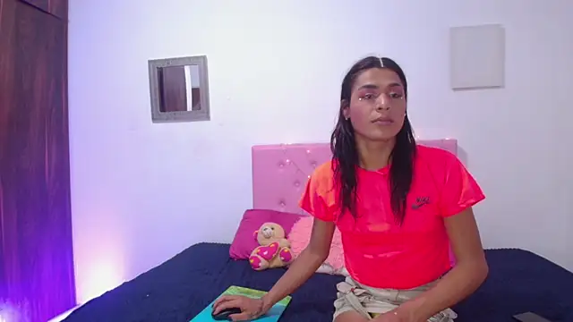 issa kitty online show from February 2025 08:09:01 PM