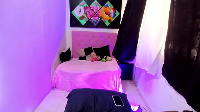 issa kitty online show from November 2025 07:12:01 PM