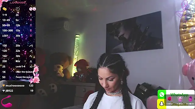 Snapshot of EvelynAisha chatting on February 2025 04:11:01 PM EvelynAisha online show from February 2025 04:11:01 PM