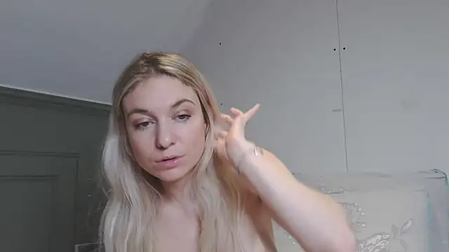 Snapshot of carlaaa chatting on January 2025 12:22:01 AM carlaaa online show from January 2025 12:22:01 AM