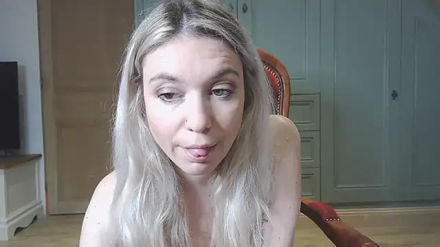 Snapshot of carlaaa chatting on January 2025 09:28:01 PM carlaaa online show from January 2025 09:28:01 PM