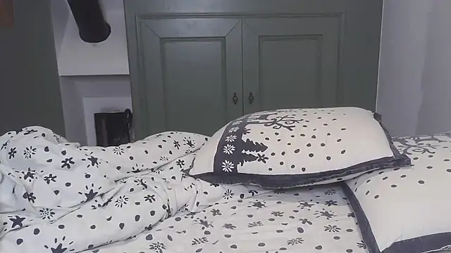 Snapshot of carlaaa chatting on February 2025 10:10:02 PM carlaaa online show from February 2025 10:10:02 PM