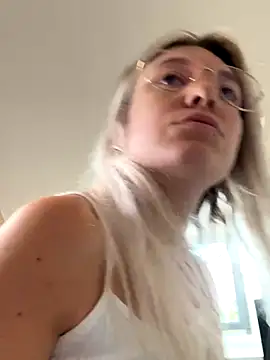 Snapshot of carlaaa chatting on September 2025 08:36:02 AM carlaaa online show from September 2025 08:36:02 AM