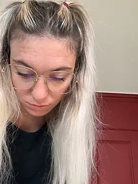 Snapshot of carlaaa chatting on September 2025 08:13:02 AM carlaaa online show from September 2025 08:13:02 AM