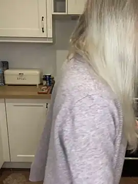 Snapshot of carlaaa chatting on September 2025 07:48:01 PM carlaaa online show from September 2025 07:48:01 PM