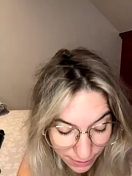 Snapshot of carlaaa chatting on September 2025 07:51:02 PM carlaaa online show from September 2025 07:51:02 PM