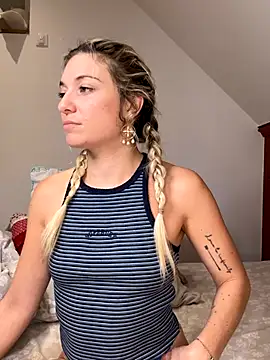 Snapshot of carlaaa chatting on October 2025 08:39:02 PM carlaaa online show from October 2025 08:39:02 PM