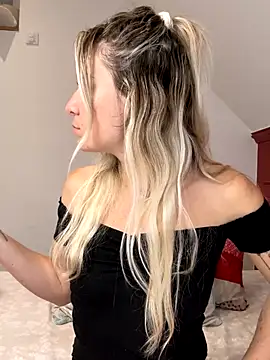 Snapshot of carlaaa chatting on October 2025 08:24:01 AM carlaaa online show from October 2025 08:24:01 AM