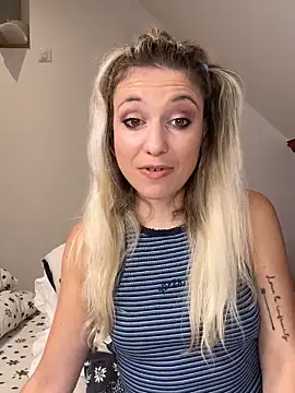 Snapshot of carlaaa chatting on October 2025 07:58:02 PM carlaaa online show from October 2025 07:58:02 PM