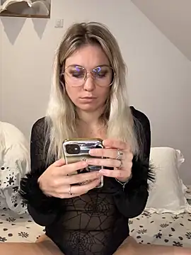 Snapshot of carlaaa chatting on October 2025 08:53:02 PM carlaaa online show from October 2025 08:53:02 PM