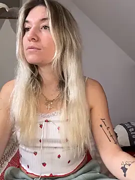 Snapshot of carlaaa chatting on November 2025 09:59:01 PM carlaaa online show from November 2025 09:59:01 PM