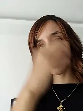 Ambar Roux  online show from November 2025 01:45:01 PM