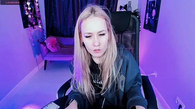 Bunny  of love online show from February 2025 01:37:02 PM