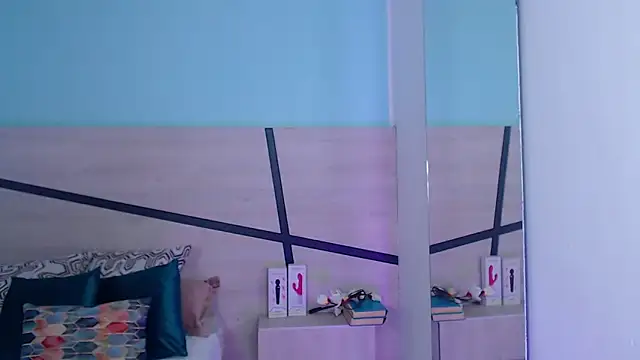 Snapshot of violeta_leon chatting on January 2025 06:13:02 AM violeta leon online show from January 2025 06:13:02 AM