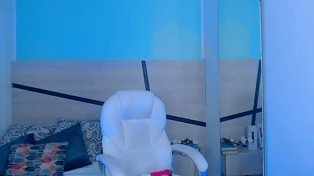 Snapshot of violeta_leon chatting on January 2025 03:08:02 AM violeta leon online show from January 2025 03:08:02 AM