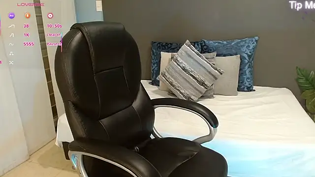 Snapshot of violeta_leon chatting on September 2025 02:44:01 AM violeta leon online show from September 2025 02:44:01 AM