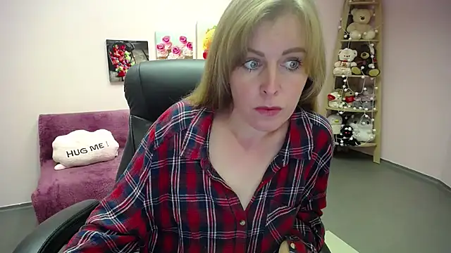 Hot Milady online show from September 2025 07:01:01 AM