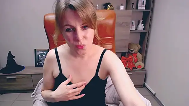 Hot Milady online show from April 2026 07:53:01 AM