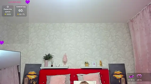 Snapshot of KattyPeachX chatting on November 2025 01:17:02 AM KattyPeachX online show from November 2025 01:17:02 AM