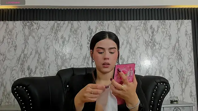 Snapshot of Miamontoya chatting on January 2025 02:44:01 PM Miamontoya online show from January 2025 02:44:01 PM