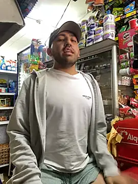 JuanZapata33 online show from February 2026 09:37:02 PM