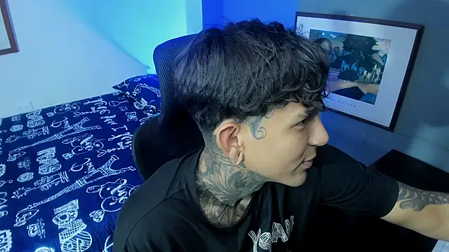 Snapshot of Travistanner_28 chatting on November 2025 05:01:02 PM Travistanner 28 online show from November 2025 05:01:02 PM