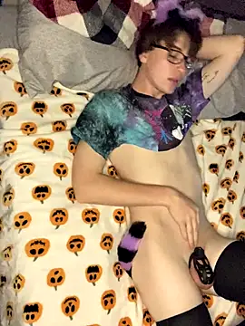 YourFavTwinkie online show from September 2025 05:12:01 AM