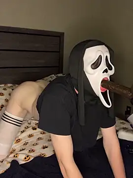 YourFavTwinkie online show from October 2025 06:02:02 AM