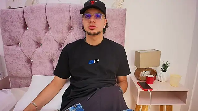 Amadeo Wild online show from February 2025 03:20:02 PM