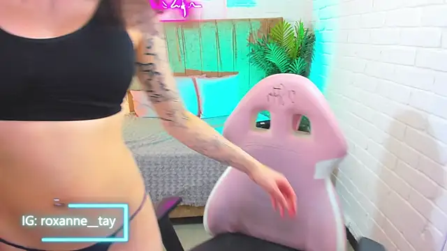 Snapshot of Roxanne_tay chatting on March 2025 07:57:02 PM Roxanne tay online show from March 2025 07:57:02 PM